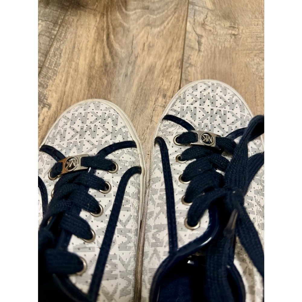 Michael Kors IMA Boreum Fashion White/Navy Size 3 Fashion Sneakers - fits 5.5 W - Picture 8 of 10